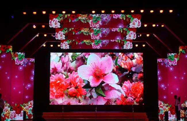 河南郑州全彩led显示屏 LED显示屏多少钱一平方？