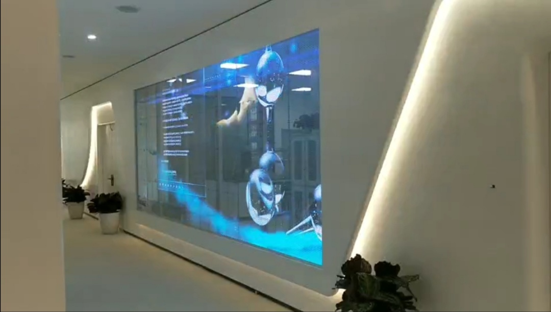河南郑州LED显示屏透明屏的特点及应用环境有哪些？